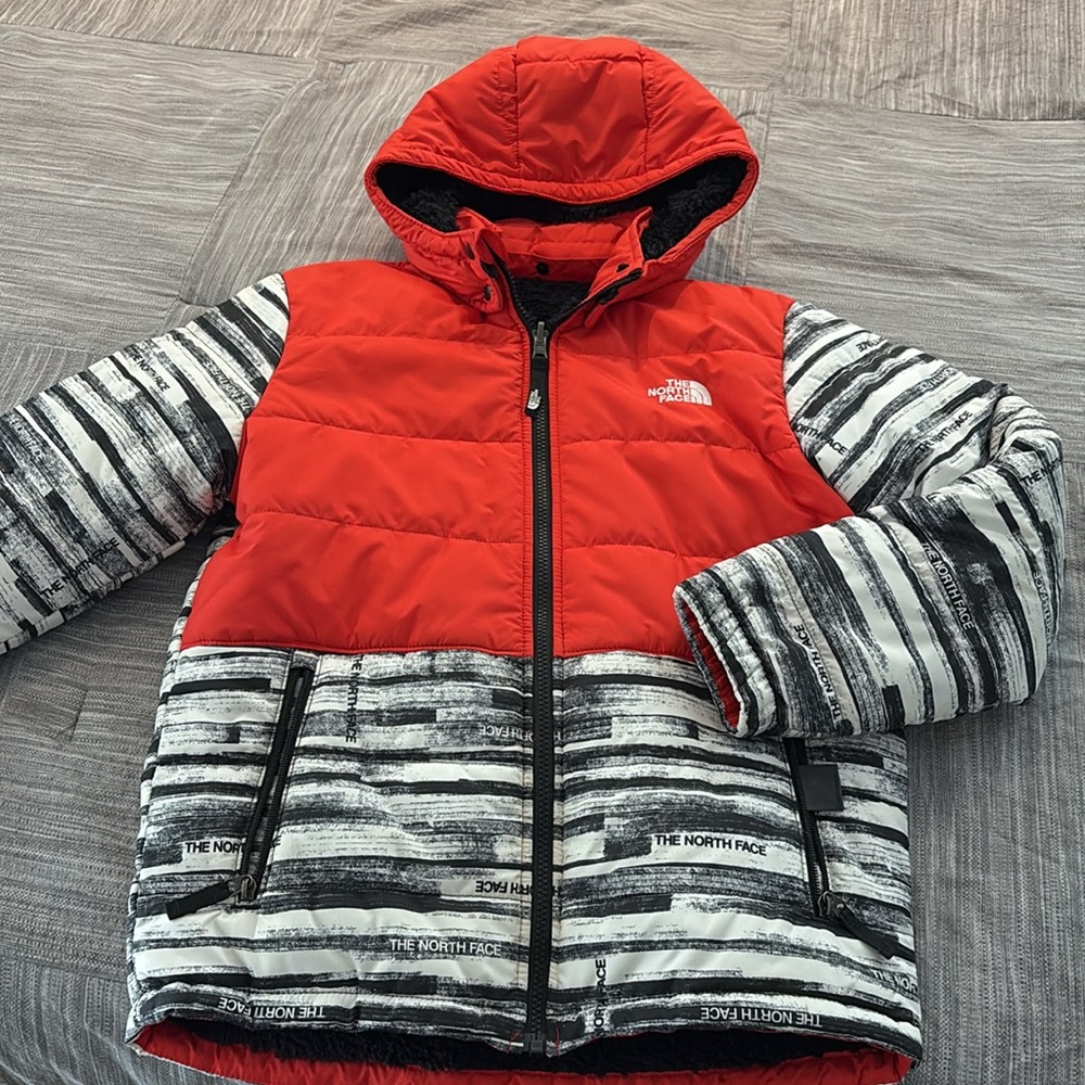 The North Face Boys Hooded Coat. Nearly new, barely worn.